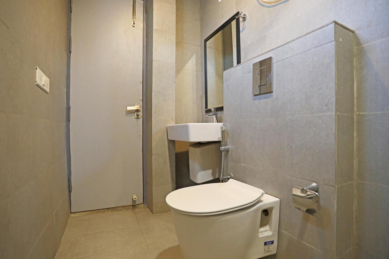 Hotel Yellow Chilli Britannia Chowk- Couple Friendly Local Id Accepted New Delhi Exterior photo