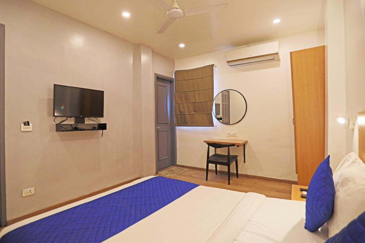 Hotel Yellow Chilli Britannia Chowk- Couple Friendly Local Id Accepted New Delhi Exterior photo