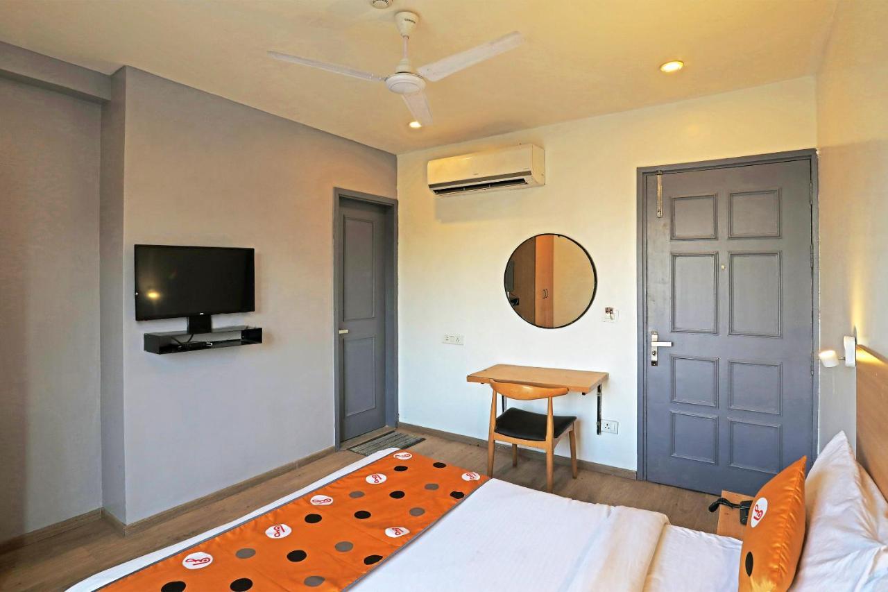 Hotel Yellow Chilli Britannia Chowk- Couple Friendly Local Id Accepted New Delhi Exterior photo